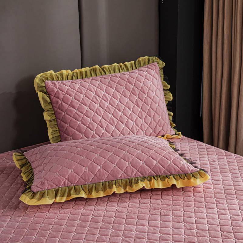Pink Cover Quilt Bedspread