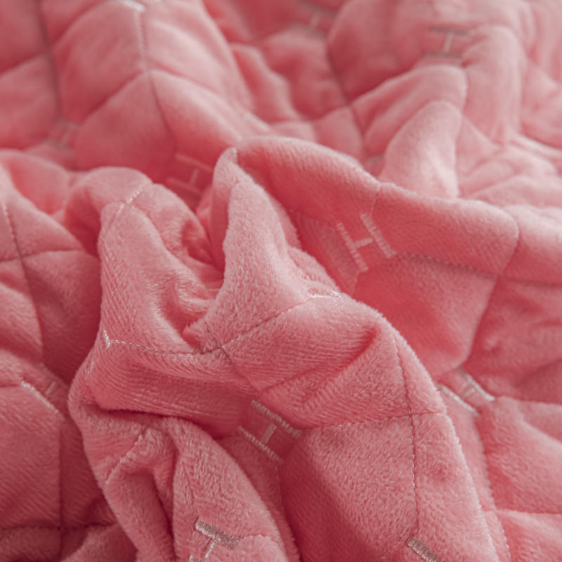 Queen Bed Deep pink Bedspread
