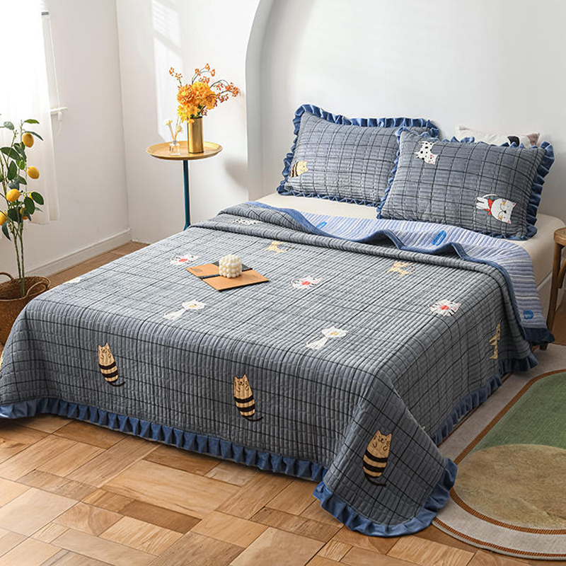 Home Decoration Luxe Bedspread