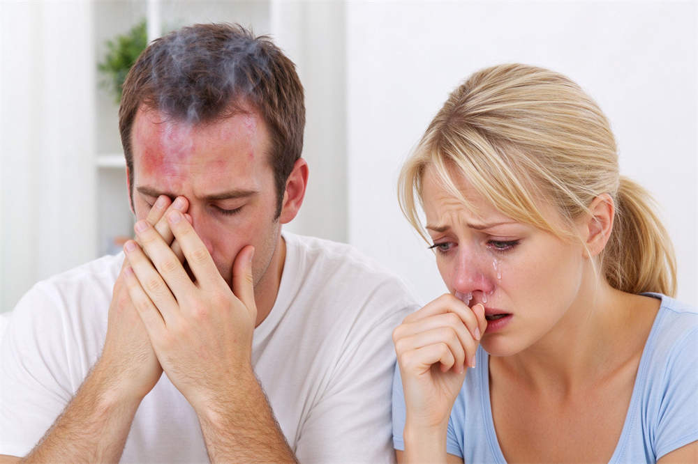 Flu vs cold comparison: fever symptoms vs runny nose, influenza preparedness education for households and organizations