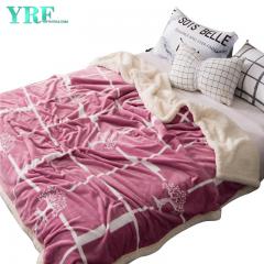 Flauschige Picknickdecke im einzigartigen Design