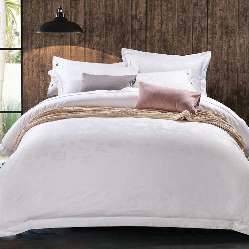 Wie reinigt man weiße Hotelbettwäsche?